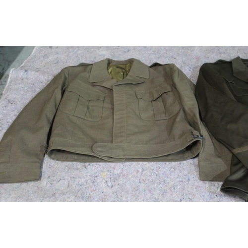 306 - United States Army officers blouse with zip front and two breast pockets, pair of trousers, United S... 