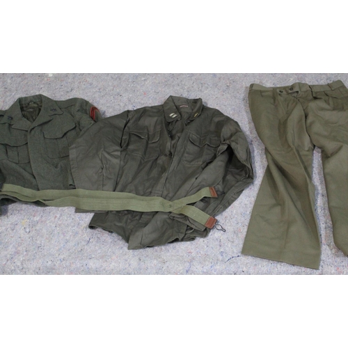 306 - United States Army officers blouse with zip front and two breast pockets, pair of trousers, United S... 