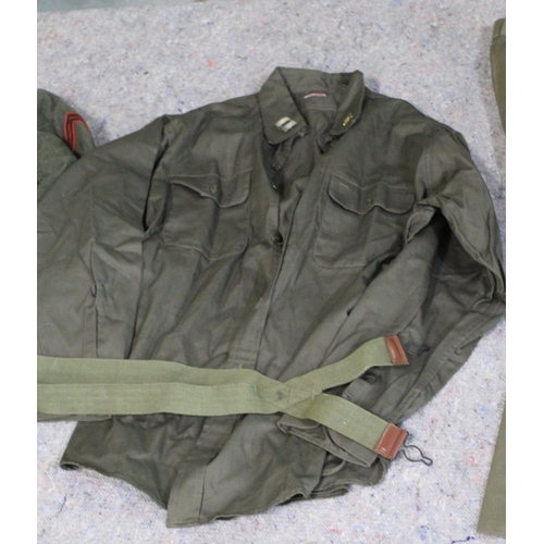 306 - United States Army officers blouse with zip front and two breast pockets, pair of trousers, United S... 