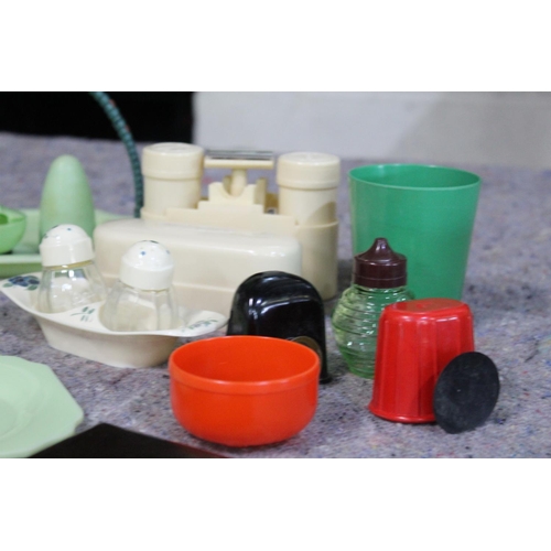 334 - Collection of kitchen ware, mainly in plastic, including salt and pepper cruet set, cake stand with ... 