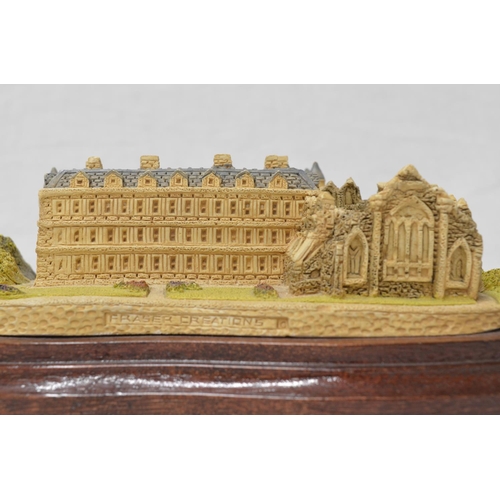 532 - Fraser Creations Holyrood House(AF, damage to a chimney, see photos) and a model of the Royal And An... 