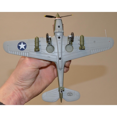 618 - 3x Franklin Mint 1/48 Die-cast model aircraft.
BIIE377 P-40N 