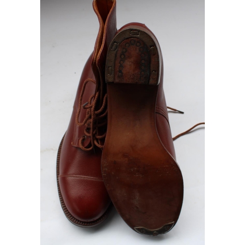 376 - Pair of vintage size 8 tan leather brogues together with a pair of ankle length leather boots with l... 