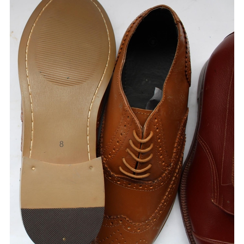 376 - Pair of vintage size 8 tan leather brogues together with a pair of ankle length leather boots with l... 