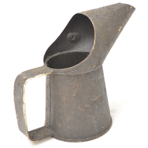 565 - Small vintage oil can, H13cm