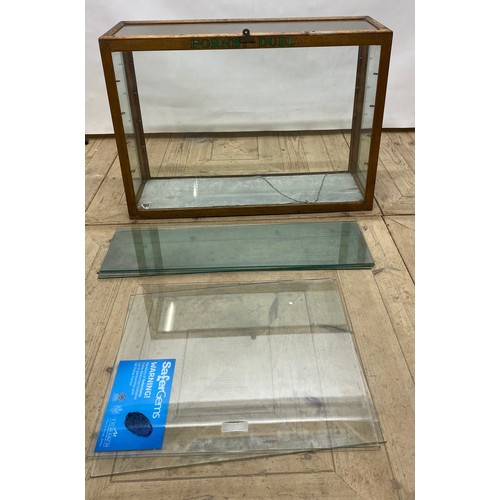 136 - Hornby Dublo branded ex shop display cabinet with four glass shelves and rear sliding doors, L81cm W... 