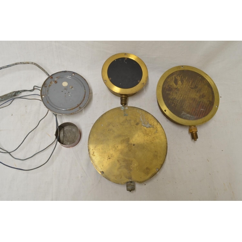 537 - Three pressure gauges, temperature gauge and vintage rotofirm silage thermometer (5)