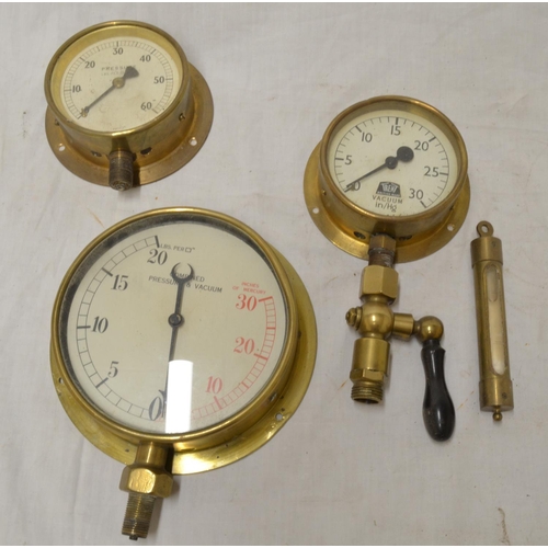 538 - Three vintage pressure gauges and vintage spirit level (4)