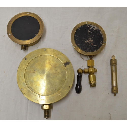 538 - Three vintage pressure gauges and vintage spirit level (4)