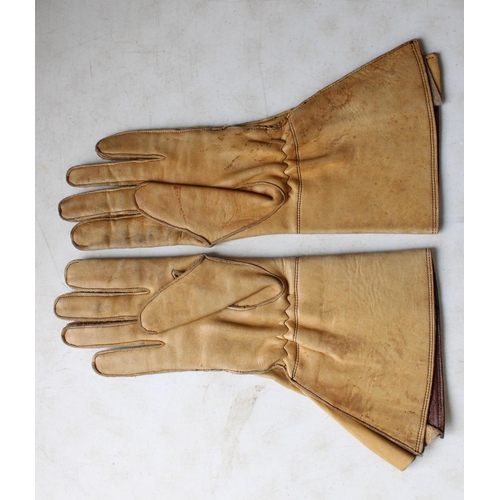 178 - Pair of leather dispatch riders gauntlets, light tan with leather lining