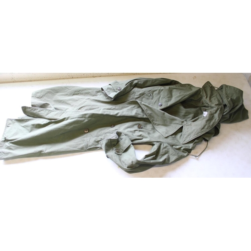 144 - WAC American military rain mac with double breasted buttons, outside buttoned pockets, with detachab... 