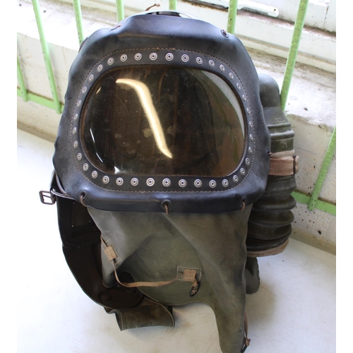 188 - WWII baby gas mask, excellent condition