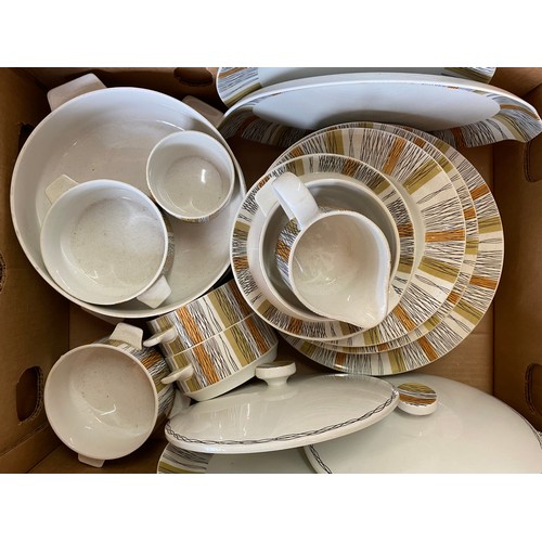 362 - Collection of Midwinter tableware inlcuding two lidded tureens, dinner plates, jugs etc