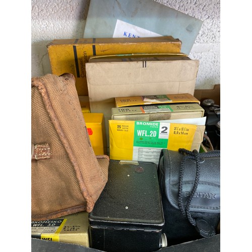 369 - Early C20th quarter plate camera with Vario shutter and additional plates in original canvas case, a... 