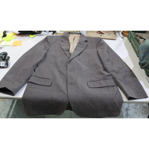 325 - Haggar silk lined tweed jacket with single breast, outside breast pocket with flaps and two outer po... 