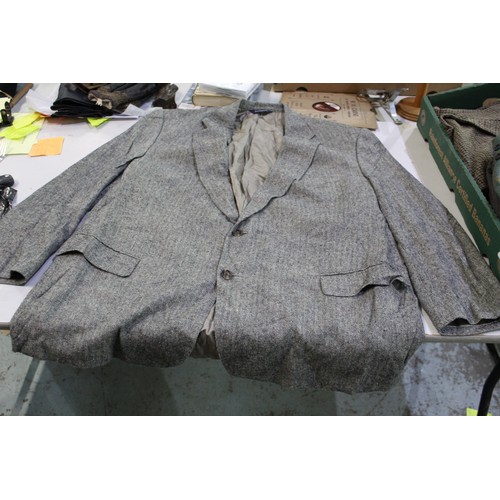 325 - Haggar silk lined tweed jacket with single breast, outside breast pocket with flaps and two outer po... 