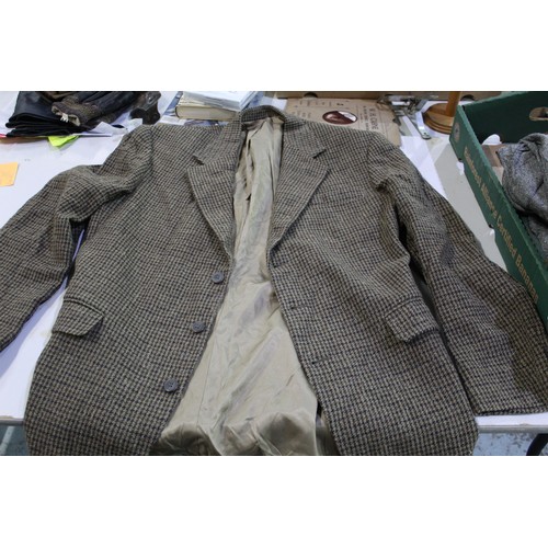 325 - Haggar silk lined tweed jacket with single breast, outside breast pocket with flaps and two outer po... 