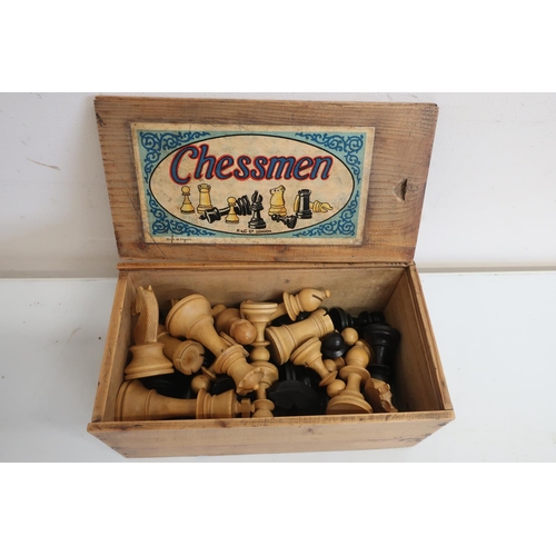 668 - Set of K & C Ltd London boxwood & ebonised chessmen, H9.2cm max in wooden box with slide top