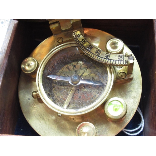 VINTAGE: F.L. WEST. 31, Lock Spur, FL. London - Sundial Compass -  EXCELLENT