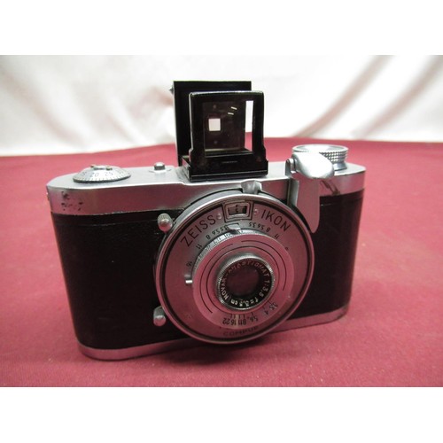 167 - A selection of various vintage 35mm cameras including Voigtlander, Kodak ,Zeiss Ikon etc