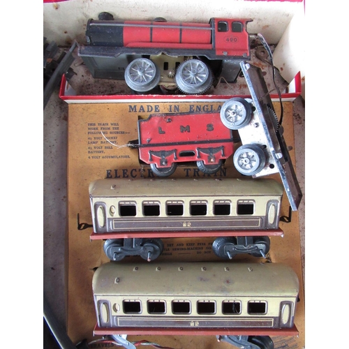 589 - Tinplate reversing battery operated electric train set, in original box with locomotive, tender, two... 