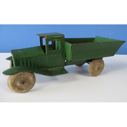 578 - Tri-ang small green tinplate tipper truck, with white rubber tyres, possible repaint, L25cm