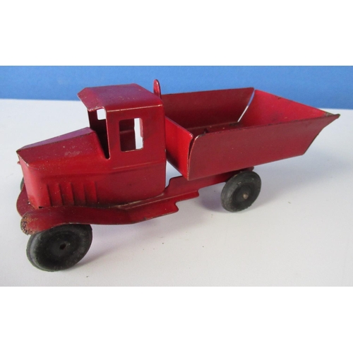 579 - Tri-ang red tinplate low sided tipper, solid rubber wheels, L19cm