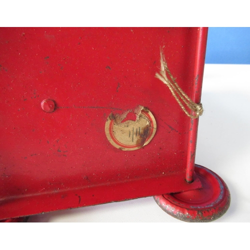 580 - Tri-ang No 1 red tinplate crane, H32cm, chain for hook has been partially replaced