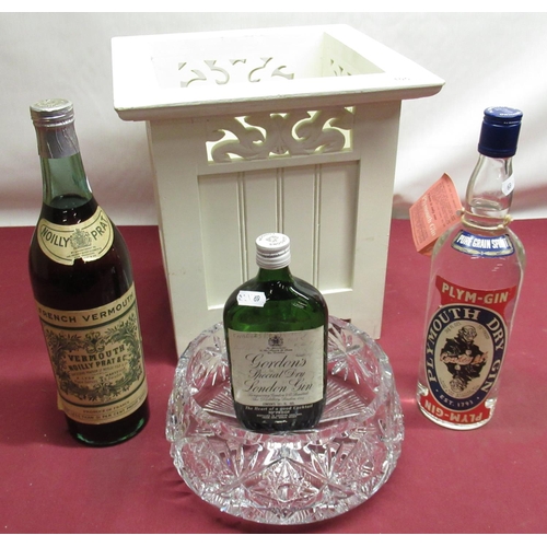 105 - Small wooden planter including a bottle of Plymouth Dry Gin, a bottle of Noilly Pratt and Co French ... 