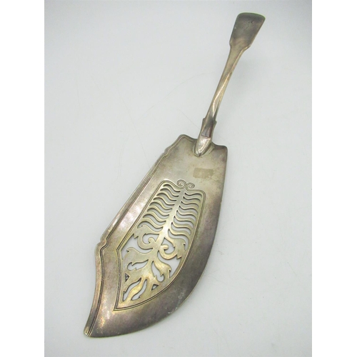1189 - Geo.III hallmarked Sterling silver Fiddle pattern fish slice with pierced blade initialled J, Unicor... 
