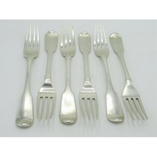 1174 - Set of three Geo.III hallmarked sterling silver Fiddle pattern dessert forks, makers mark RC, London... 