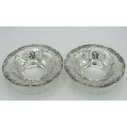 1159 - Pair of Edw. VII hallmarked sterling silver bon bon dishes, pierced with acanthus leaves and scrolls... 