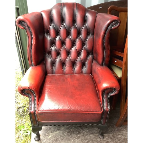 660 - Geo. III style red leather upholstered armchair, with shaped button back and loose seat cushion on c... 