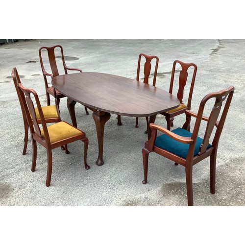 661 - Mahogany dining table, oval reeded top on cabriole legs, W190cm D112cm H75cm, set of four Queen Anne... 