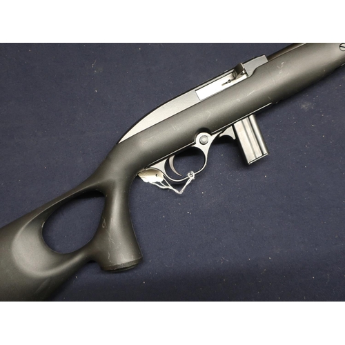 436 - Mossberg 702 Plinkster semi-auto .22 rifle, barrel screw cut for sound moderator with 1x magazine, s... 