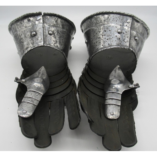 1001 - Pair of Italian style C19th steel articulated gauntlets