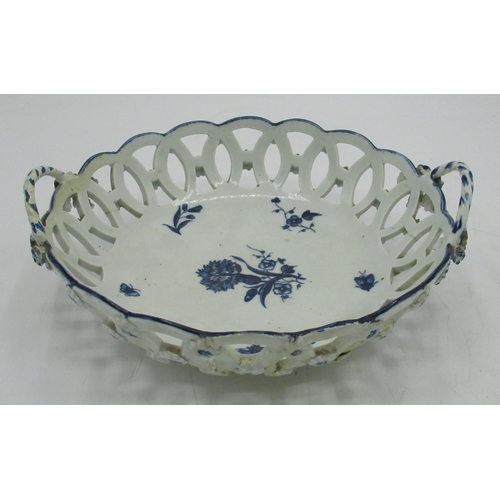 1250 - C18th Worcester porcelain circular pierced basket, underglaze blue decorated with floral spray and w... 