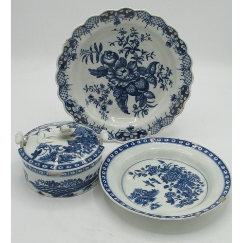1251 - C18th Worcester butter tub cover and dish, underglaze blue printed with Fence Pattern, and a similar... 