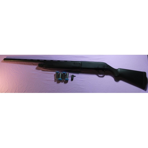 1070 - Hatsan Escort magnum 12B semi auto shotgun with black synthetic stock, 27