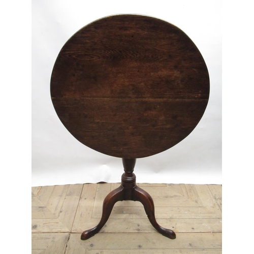 1479 - Geo.III oak tripod tea table, circular tilt top on vase turned column support and three outsplayed c... 
