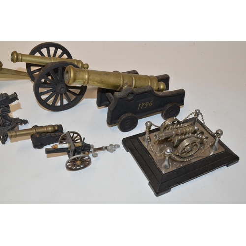 12 - Collection of non functioning model cannons , including keyring models, naval and field cannons etc ... 