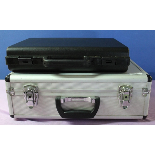 18 - Aluminium flight case with foam padding and shoulder strap, plastic foam lined case (2)