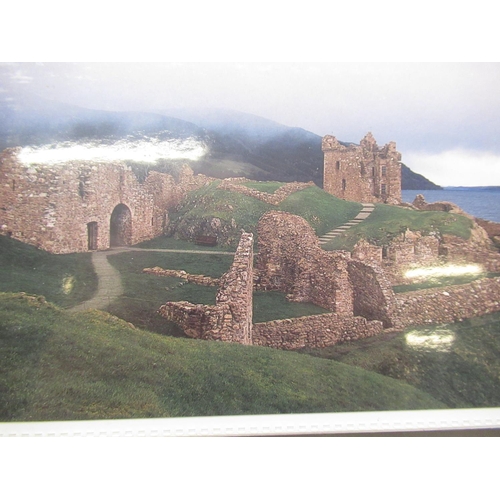 868 - Folder containing an extremely large collection of post cards relating to castles including Walkwort... 