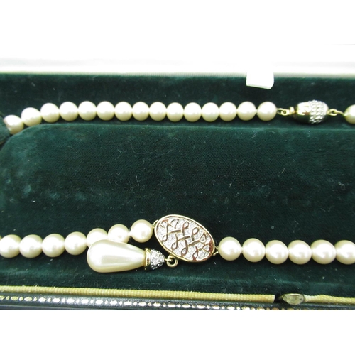 47 - WITHDRAWN - Harrods 'The Duchess of Windsor Collection' simulated pearl necklace and brooch in fitte... 