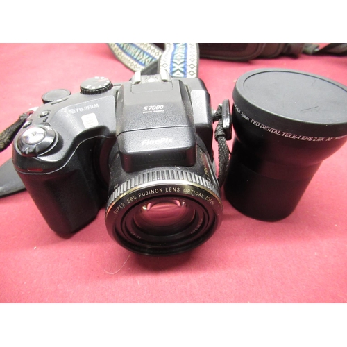 1200 - Canon EOS 300 D digital camera with 18-55mm lens, Vivitar 636AF flashgun, Fuji S7000 digital camera ... 