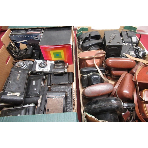 1204 - Collection of vintage cameras incl. Ilford Sportsman, Kodak folding cameras, Minolta Autopak 700, et... 