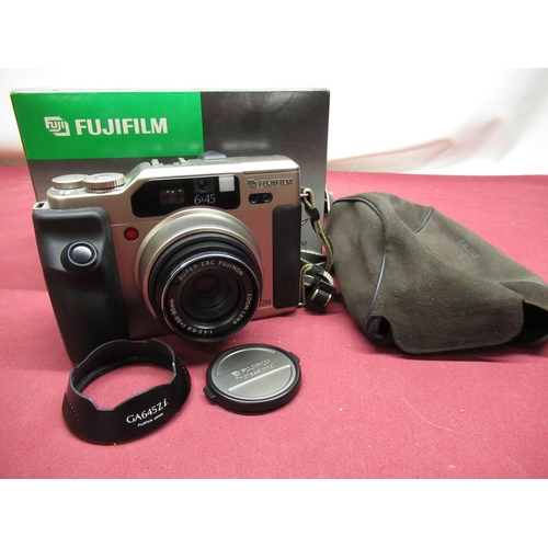 1193 - Fuji GA645Zi medium format camera with box, instructions and soft case (camera does appear to work)