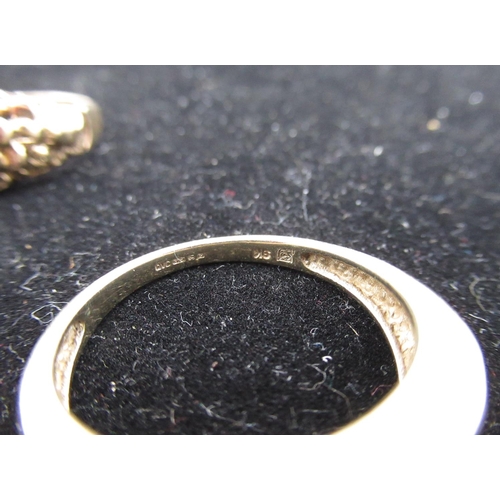 16 - Hallmarked 9ct yellow gold ring with cast mount, size M, a 9ct yellow gold ring with graduated emera... 