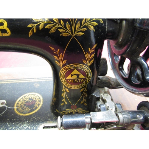 475 - Singer Vesta sewing machine