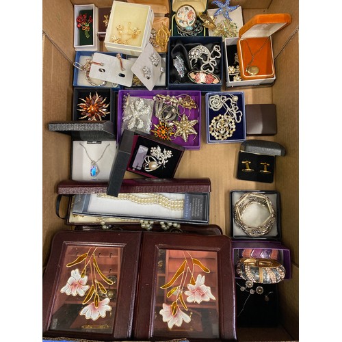 65 - Large collection of costume jewellery including brooches, necklaces bracelets and a wooden jewellery... 